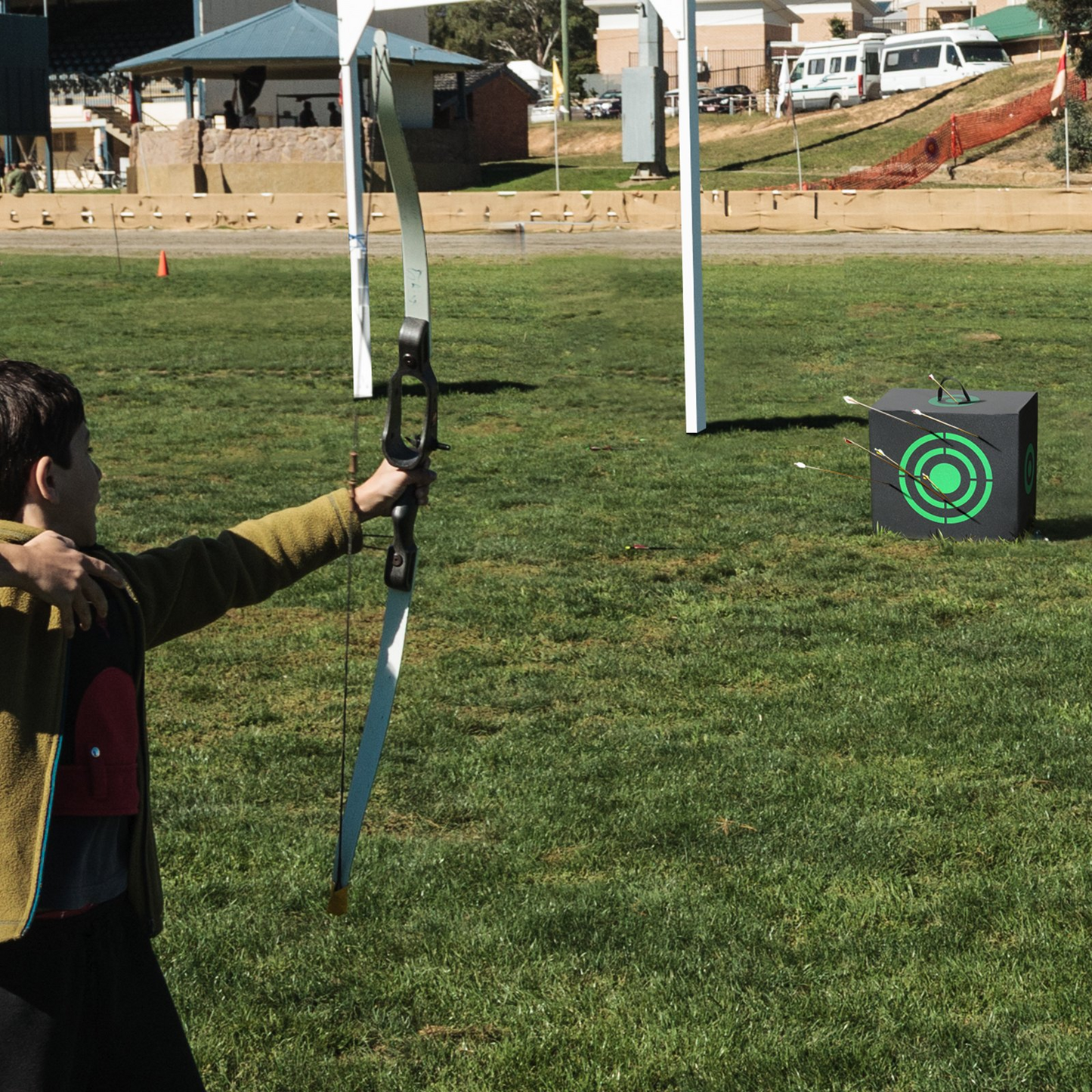VEVOR 16"x18" Portable Archery Target – Lightweight, All-Side Shooting - Navarrete Furniture
