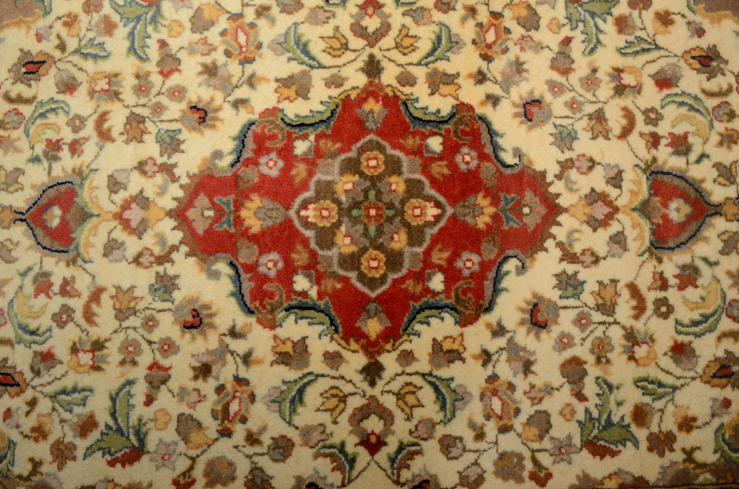 Kashan Hand Knotted Woolen Room Rugs - Colorful and Attractive Design | Add Elegance to Your Home