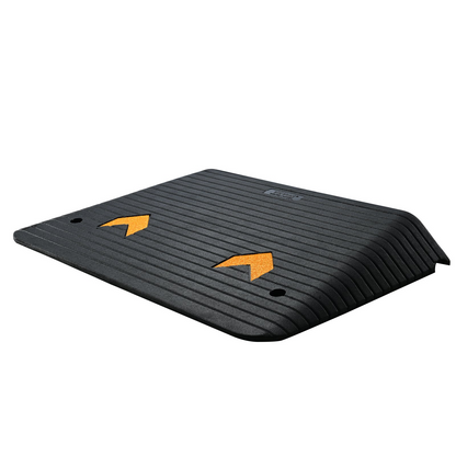 VEVOR Rubber Threshold Ramp, 4" Rise Wheelchair Ramp Doorway, Recycled Rubber Power Curb Ramp Rated 33069 Lbs Load Capacity, Non-Slip Textured Surface Rubber Ramp for Wheelchair Car Scooter